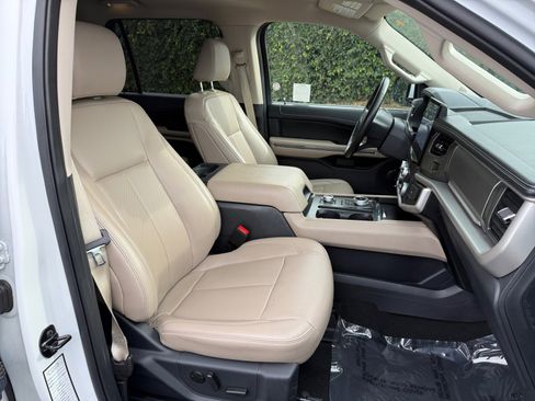 Certified 2024 Ford Expedition Max XLT image 20