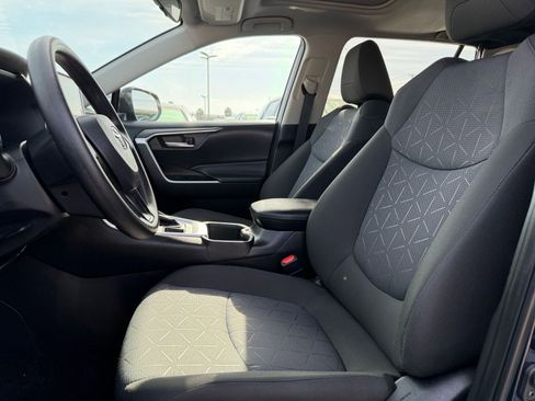 Used 2025 Toyota RAV4 XLE image 27