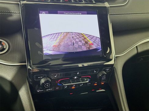 New 2025 Jeep Grand Cherokee Altitude image 15