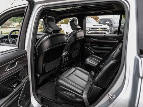 Used 2021 Jeep Grand Cherokee L Overland w/ Luxury Tech Group IV image 45