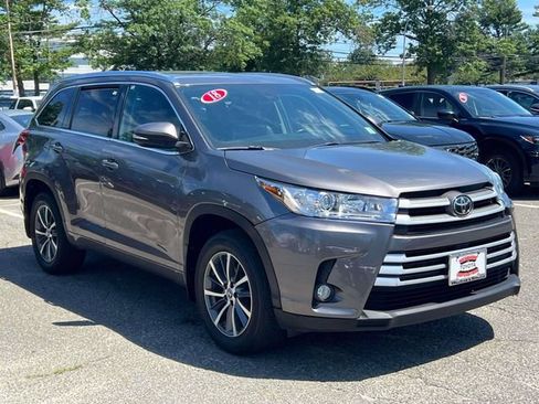 Used 2018 Toyota Highlander XLE AWD/4WD image 1