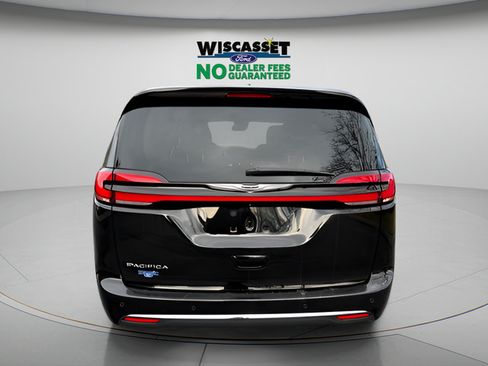 Used 2024 Chrysler Pacifica Touring-L FWD image 26