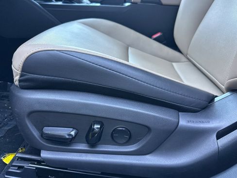 Used 2020 Lexus ES 300h w/ Premium Package image 14