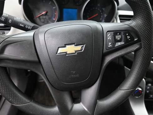 Used 2014 Chevrolet Cruze LS image 17
