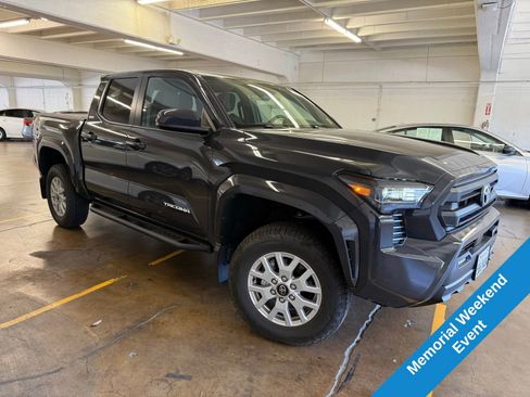 Used 2025 Toyota Tacoma SR5 AWD/4WD image 6