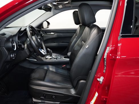 Used 2021 Alfa Romeo Stelvio Ti w/ Nero Edizione image 31