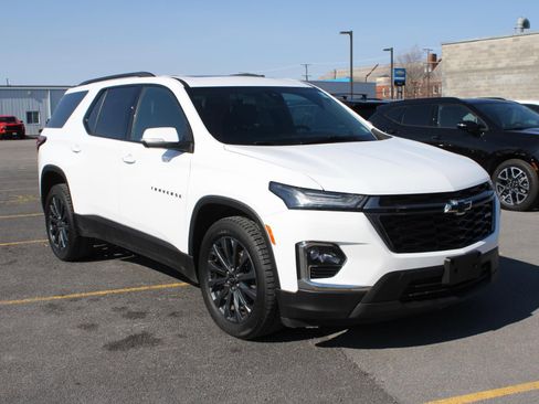 Used 2023 Chevrolet Traverse RS w/ LPO, Floor Liner Package image 3