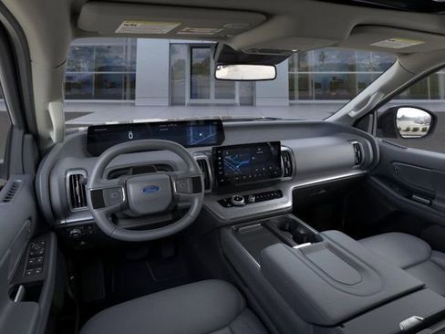 New 2026 Ford Expedition Active image 9