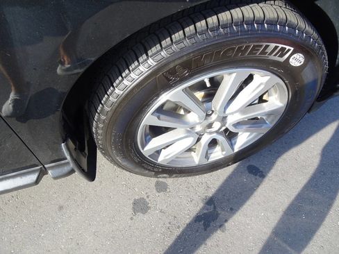 Used 2015 Nissan Pathfinder S image 12