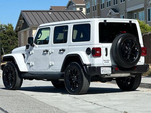 Used 2025 Jeep Wrangler Unlimited Sahara AWD/4WD image 6