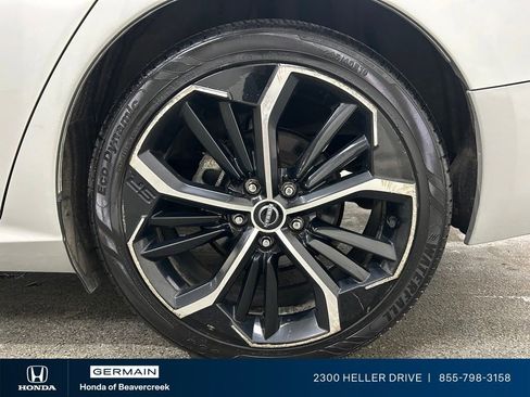 Used 2023 Nissan Altima 2.5 SR FWD image 14
