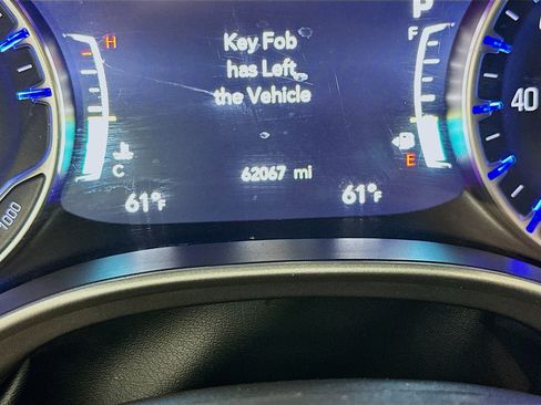 Used 2023 Chrysler Pacifica Touring-L image 19