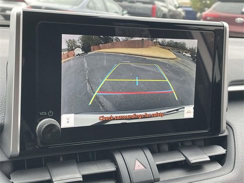 Used 2024 Toyota RAV4 SE image 27