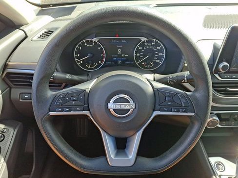 Used 2025 Nissan Altima 2.5 SV AWD/4WD image 18