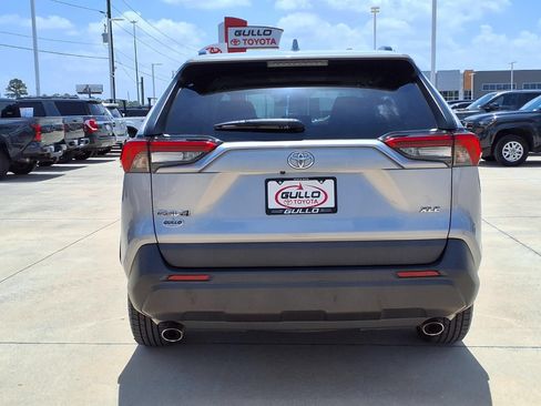 Used 2020 Toyota RAV4 XLE w/ Convenience Package FWD image 7