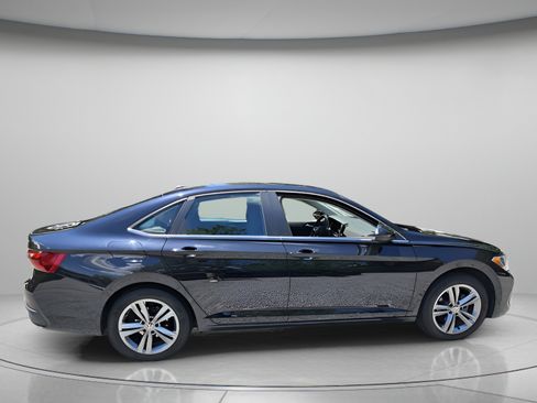 Used 2023 Volkswagen Jetta SE FWD image 6