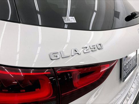 Certified 2023 Mercedes-Benz GLA 250 image 32
