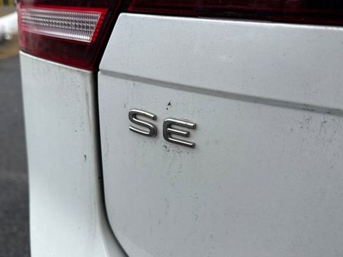 Used 2022 Volkswagen Tiguan SE R-Line image 16