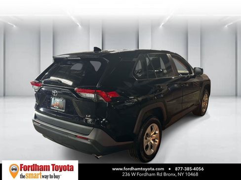 Used 2023 Toyota RAV4 LE AWD/4WD image 7