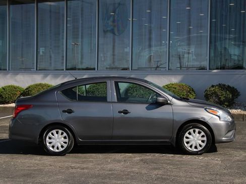 Used 2016 Nissan Versa S FWD image 11