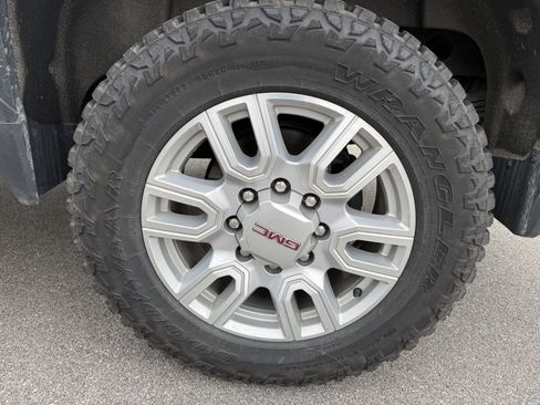 Used 2021 GMC Sierra 2500 SLT w/ SLT Premium Package AWD/4WD image 16