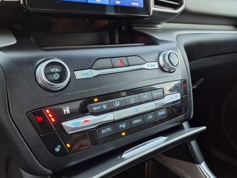 Used 2020 Ford Explorer XLT w/ Equipment Group 202A image 8