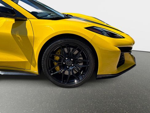 Used 2025 Chevrolet Corvette Z06 image 23