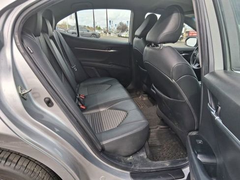 Used 2020 Toyota Camry SE w/ Carpet Mat Package image 11