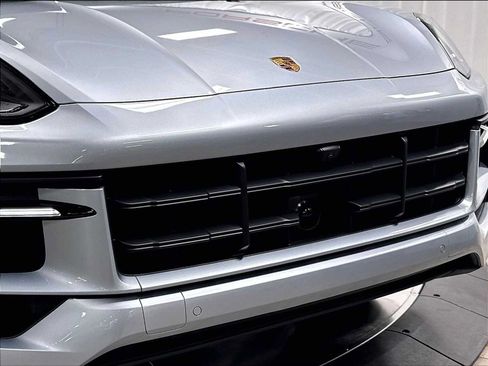 New 2026 Porsche Cayenne Coupe AWD/4WD image 32