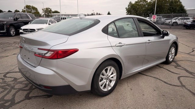 Used 2025 Toyota Camry LE FWD image 5