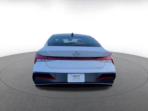 Used 2025 Hyundai Elantra SEL image 12