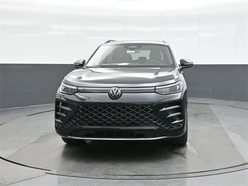 New 2026 Volkswagen Tiguan SE R-Line image 2