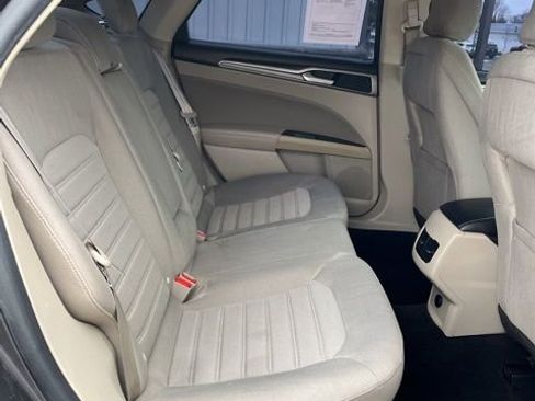 Used 2019 Ford Fusion SE FWD image 35