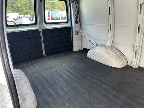 Used 2015 Chevrolet Express 2500 image 12
