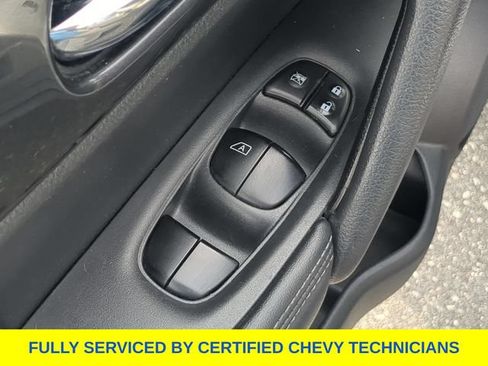 Used 2017 Nissan Rogue SV FWD image 22