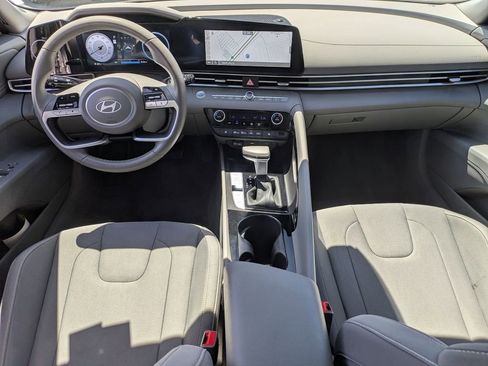 Used 2025 Hyundai Elantra SEL FWD image 25