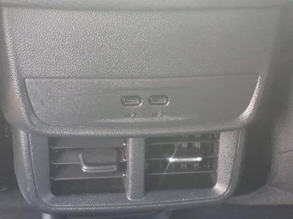 Used 2026 Chevrolet Equinox LT AWD/4WD image 10