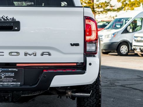 Used 2018 Toyota Tacoma TRD Off-Road image 13