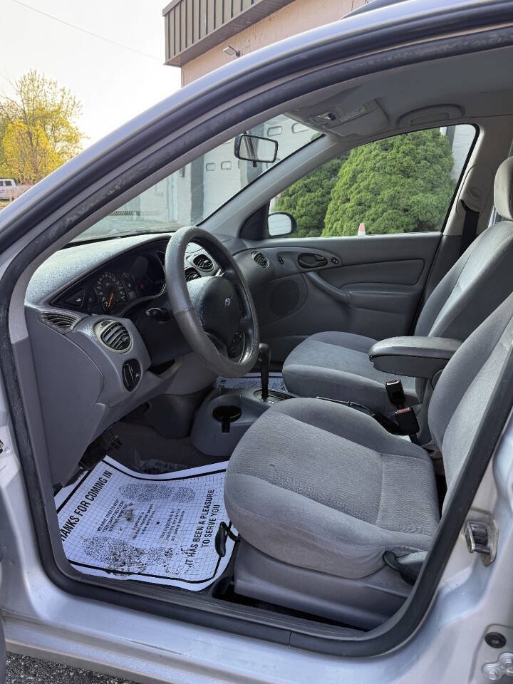 Used 2001 Ford Focus SE FWD image 11