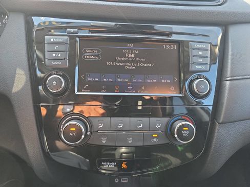 Used 2019 Nissan Rogue S w/ Special Edition Package image 15