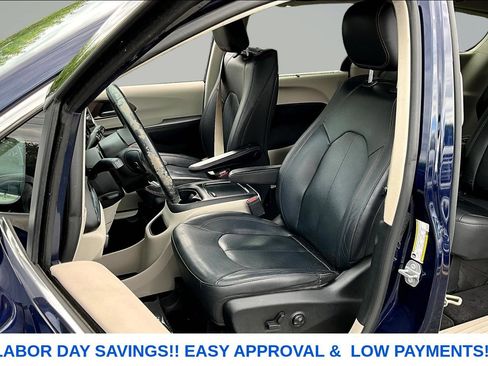 Used 2019 Chrysler Pacifica Touring-L Plus FWD image 20