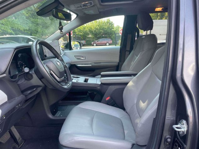 Certified 2025 Toyota Sienna XLE FWD image 17