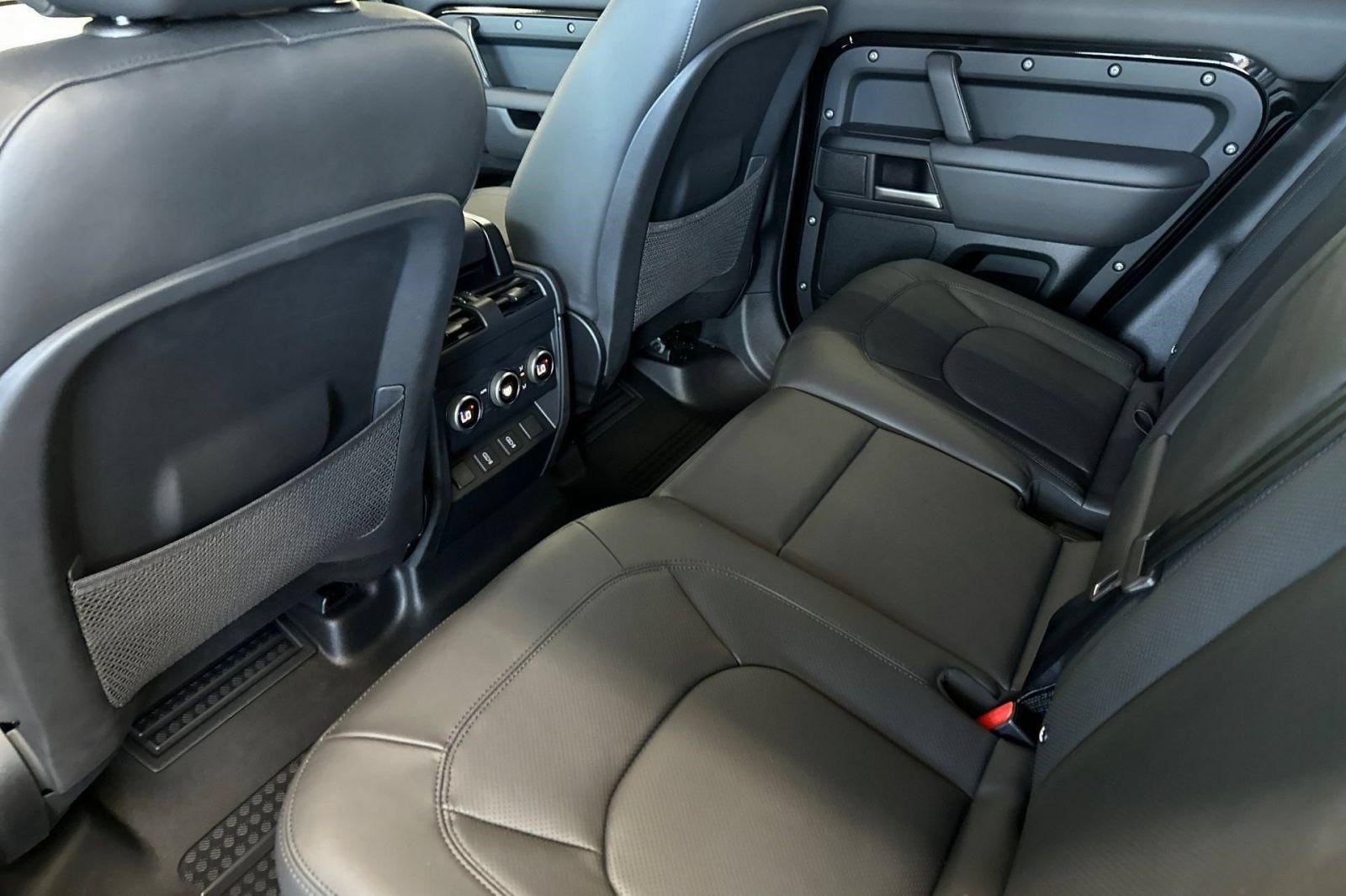 New 2026 Land Rover Defender 110 X-Dynamic SE AWD/4WD image 23