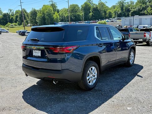 Used 2023 Chevrolet Traverse LS AWD/4WD image 6
