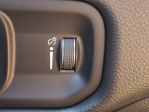 Used 2024 RAM 2500 Tradesman w/ Chrome Appearance Group image 23