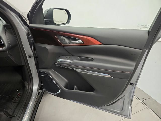 Used 2025 Chevrolet Traverse RS FWD image 33