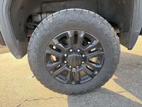 Used 2022 GMC Sierra 3500 Denali w/ Denali Black Diamond Edition image 35