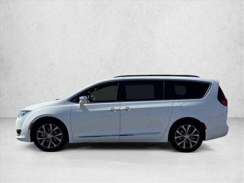 Used 2020 Chrysler Pacifica Limited w/ Tire & Wheel Group FWD image 6