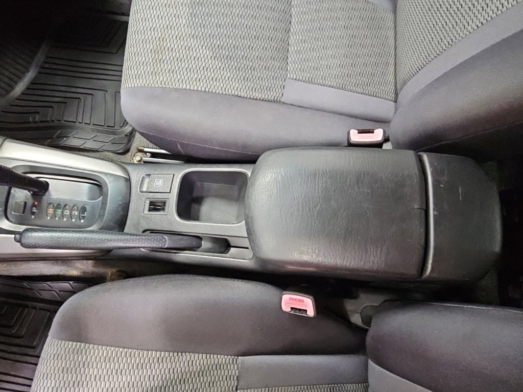 Used 2005 Toyota RAV4 2WD w/ "L" Pkg image 18