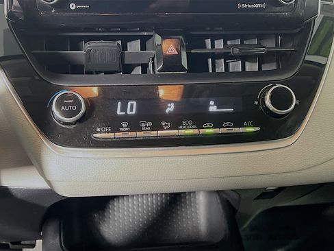 Used 2021 Toyota Corolla LE FWD image 24
